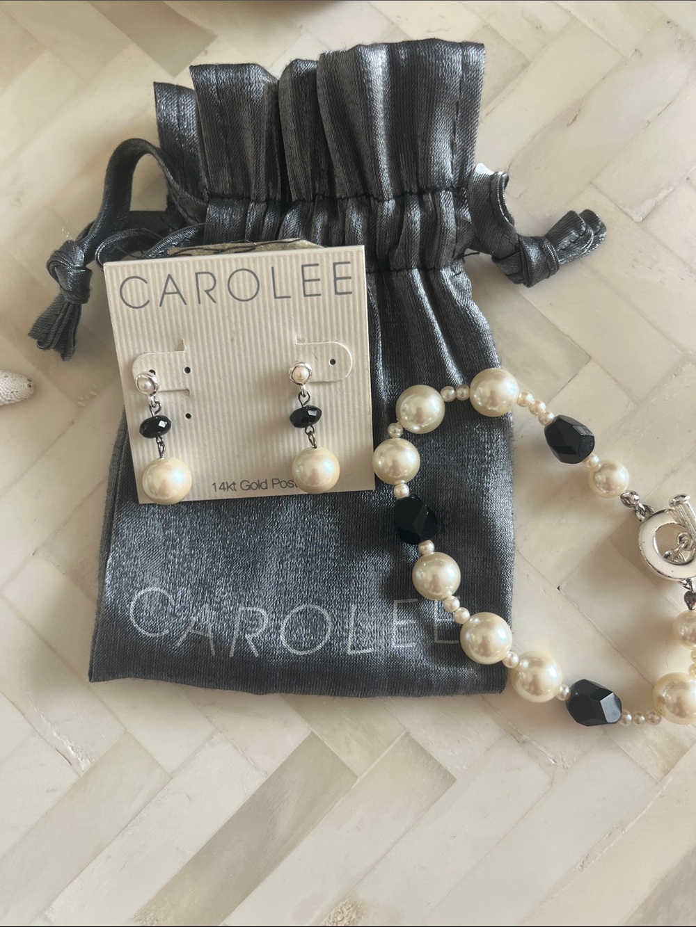NWT Carolee Cream Pearl and Black Bead Bracelet with Matching Earrings Set